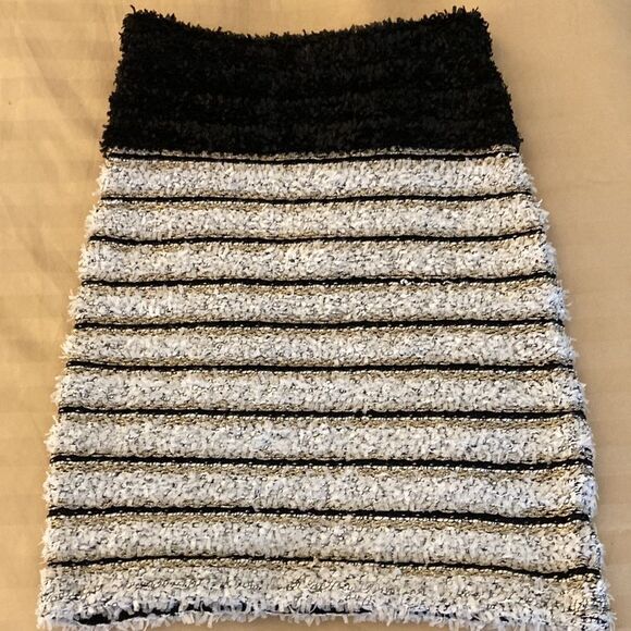 Colou Power Jacket & Skirt Set in Black & White Boucle with Gold Metallic Thread - Picture 10 of 13